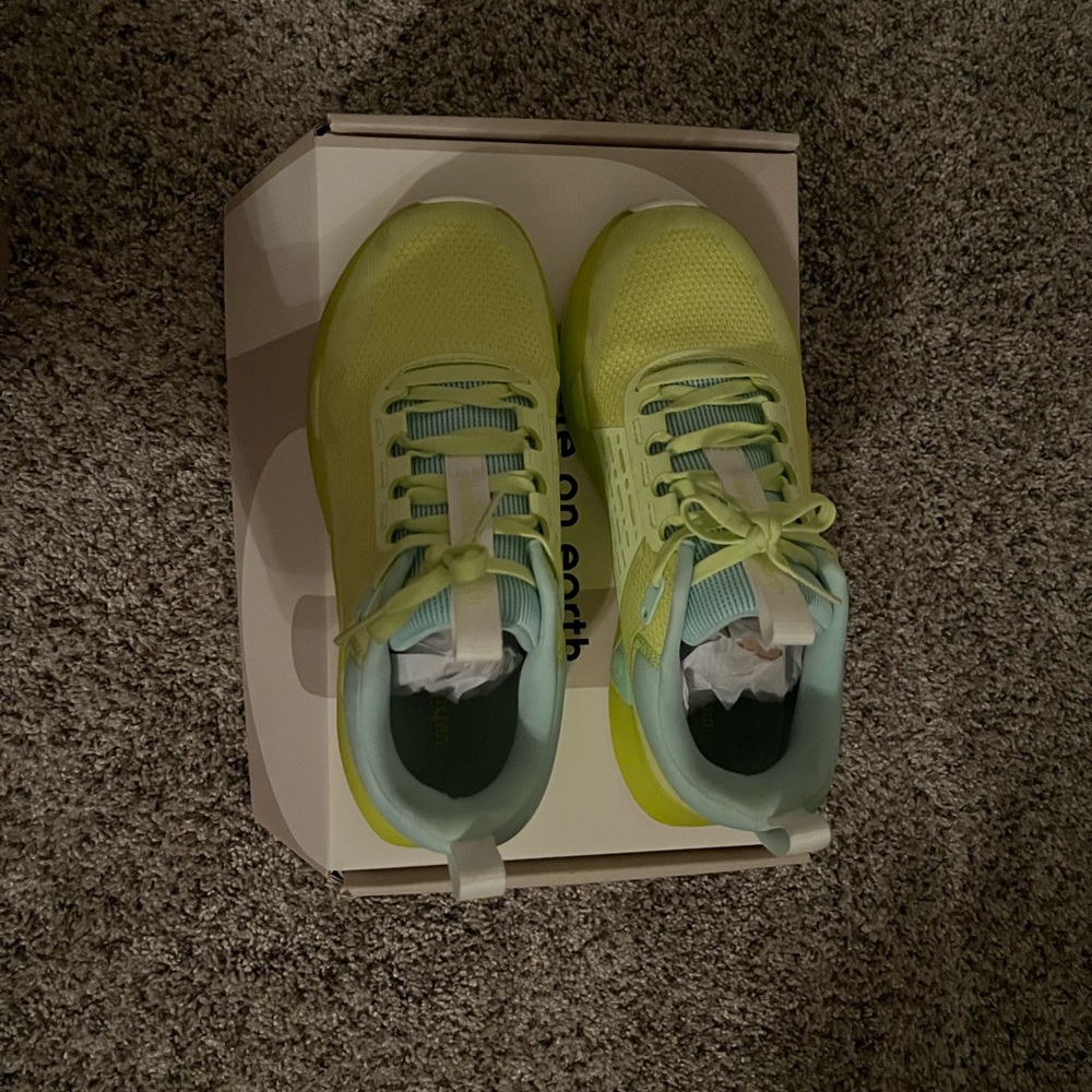 While On Eath Trainers - image 4